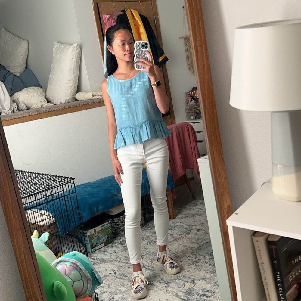 White skinny jeans